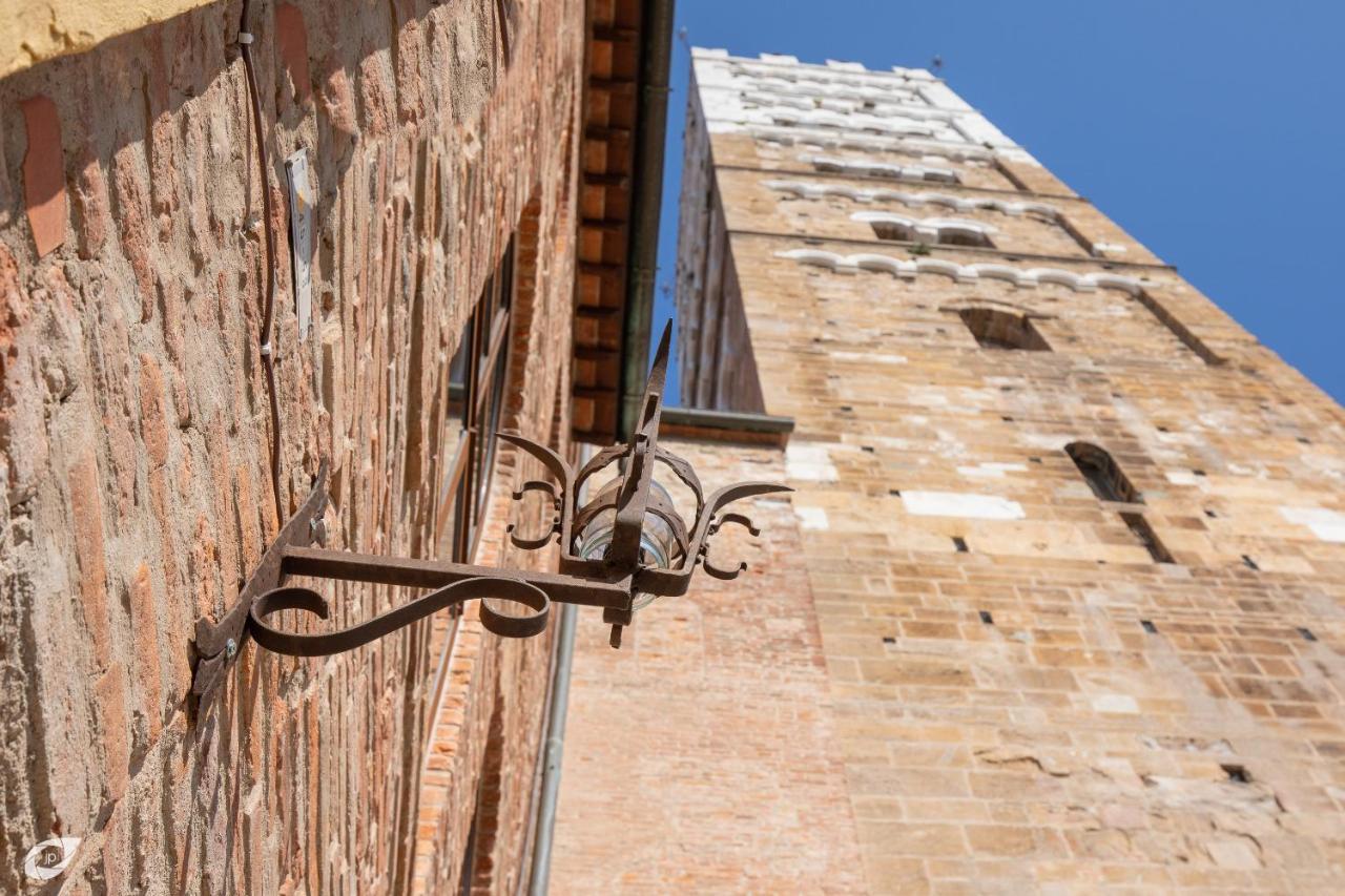 Casa Del Campanaro Centro Storico Di Lucca Dentro Le Mura Exterior foto